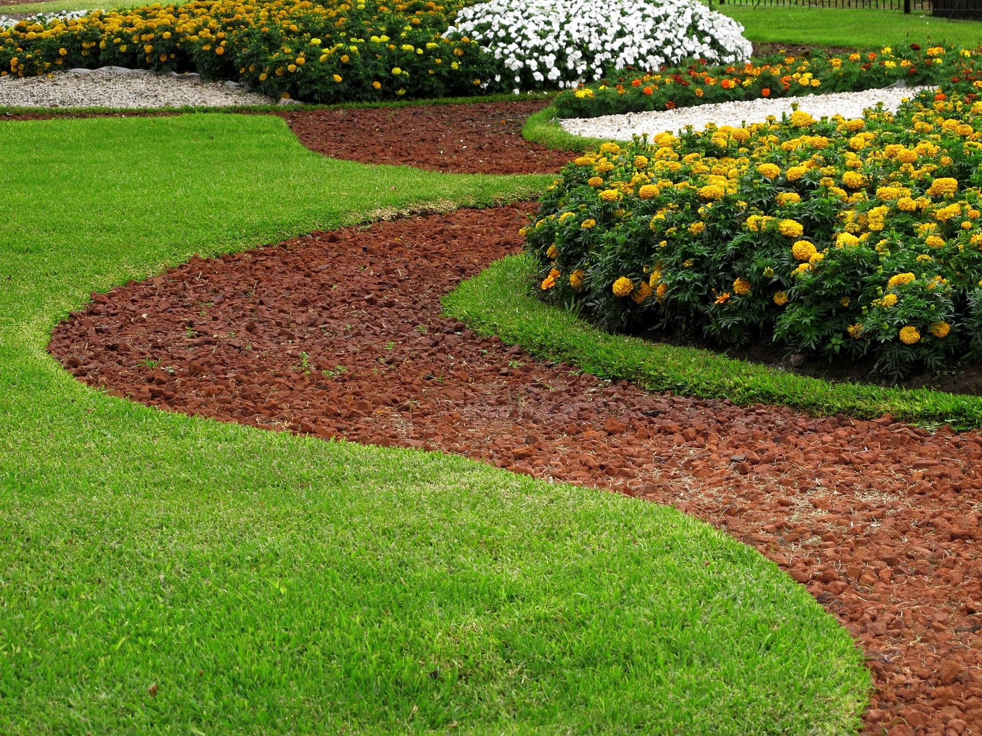 Mulch Bedding Installation